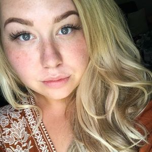 Meet your Posher, Courtney